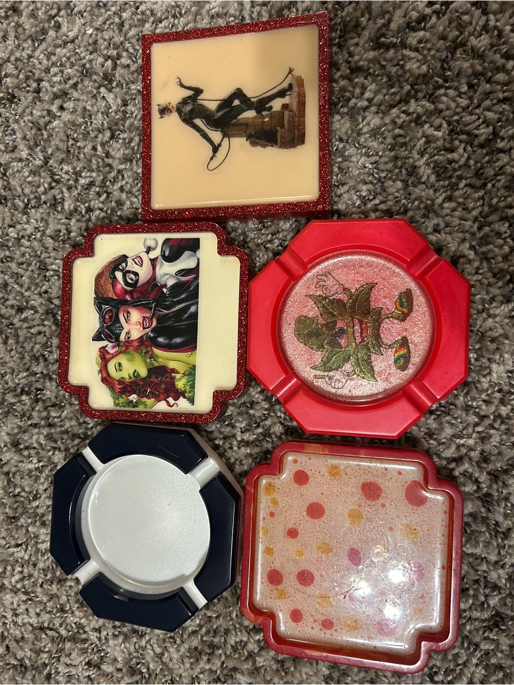Assorted Decorative Resin Trinket Dishes - Red, Cream, Pink, Navy